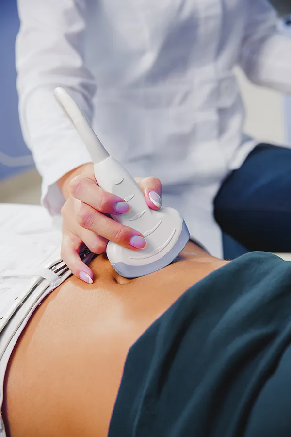 pelvic-ultrasound A clinician giving an ultrasound. Get an ultrasound from Richard Conlen, MD, FACOG in Boca Raton.